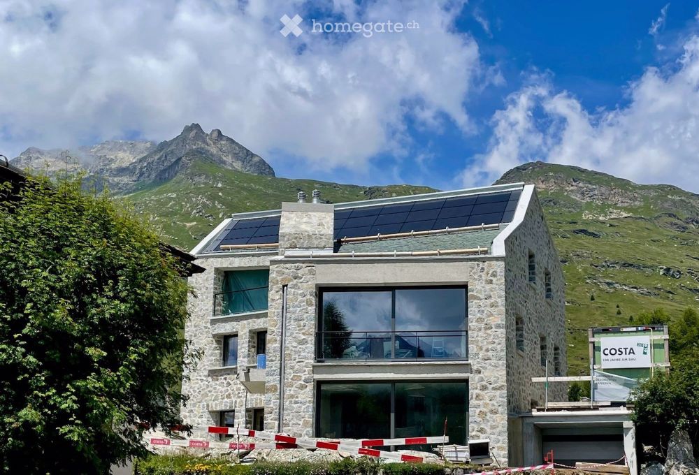 Exklusive 6.5-Zimmer-Maisonette-Wohnung mit Bergpanorama in Maloja - Bild 1