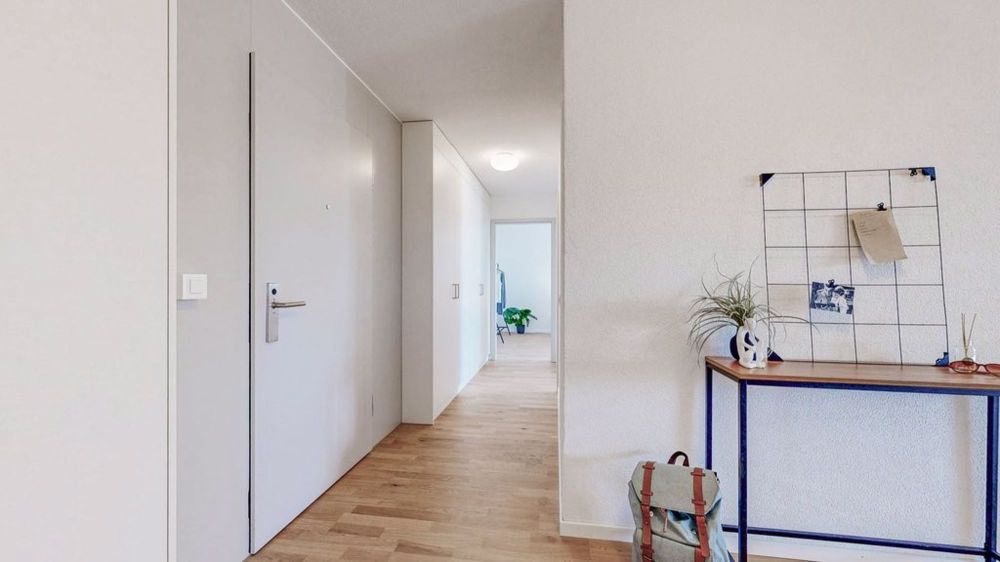 ERSTVERMIETUNG - Wohnen im sanierten Holenacker - 3.5-Zi-Whg-in-Bern-Flur.jpg