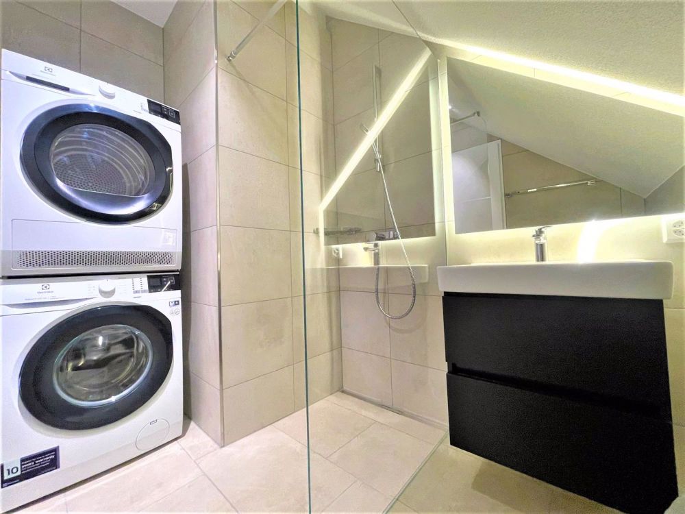 Moderne 2.5-Zimmer-Dachwohnung in ruhiger Lage von Brunegg - Bild 6