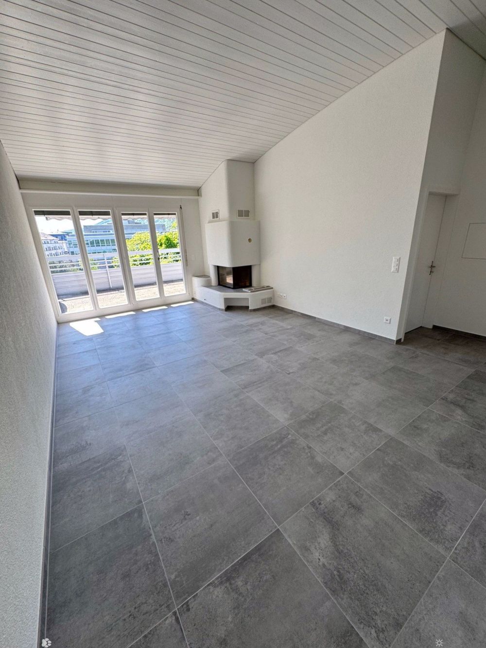 Modern sanierte 3.5-Zimmer-Attika-Wohnung im Herzen von Biel - Bild 4