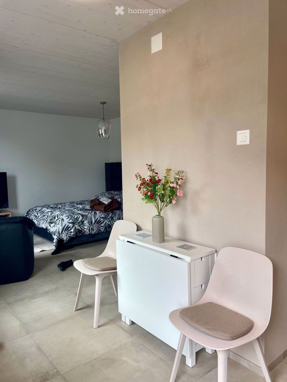 Moderne, vollständig möbliertes Studio direkt an der Station Neuchâtel mit Terrasse - Bild 1