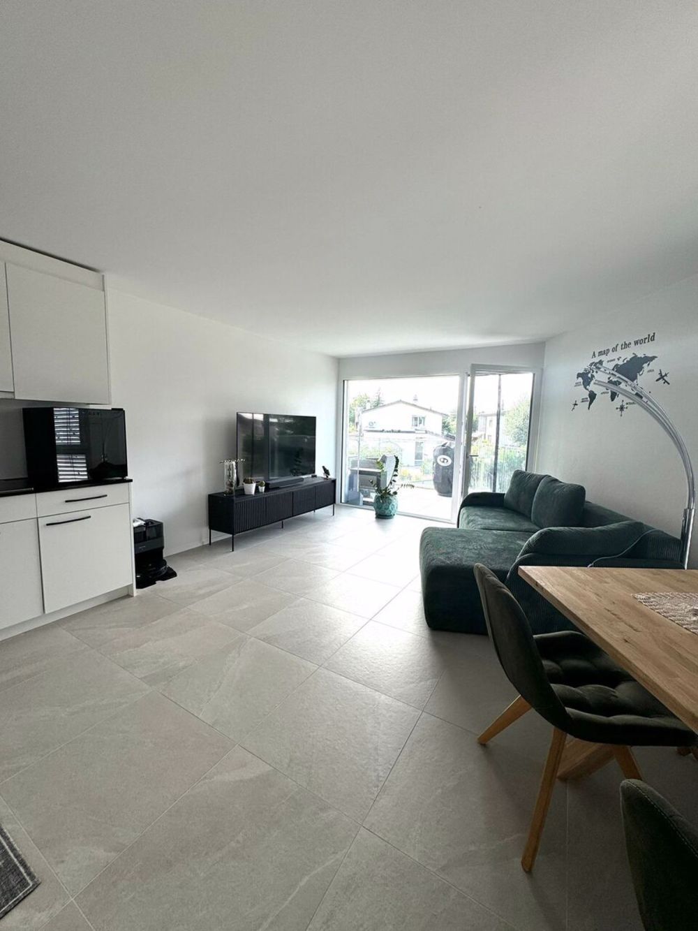 Moderne 2.5-Zimmerwohnung mit Balkon und eigenem Waschkeller - Bild 3