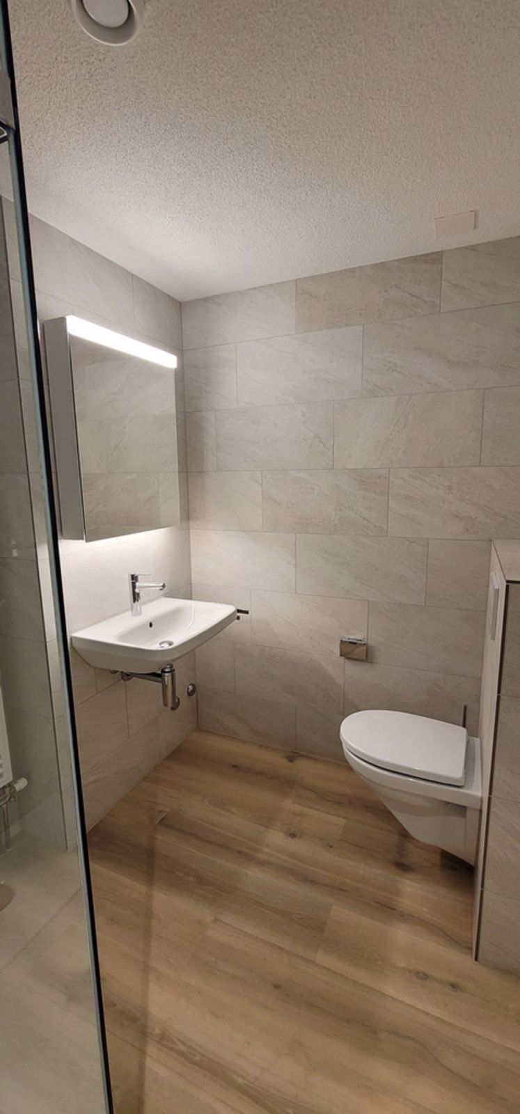 Erstvermietung: 4.5-Zimmer-Wohnung mit grosser Terrasse - Badezimmer