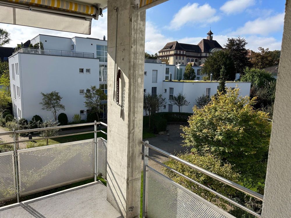 Zentrale 4.5-Zimmer-Wohnung (2. OG) mit Balkon - Bild 2