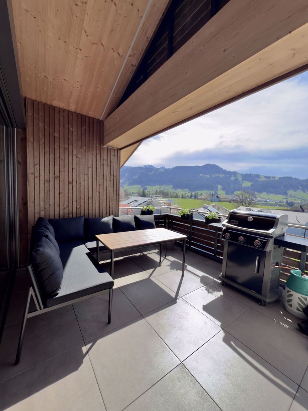 Dachwohnung im hochwertigen Eigentumsstandard - Bild 2