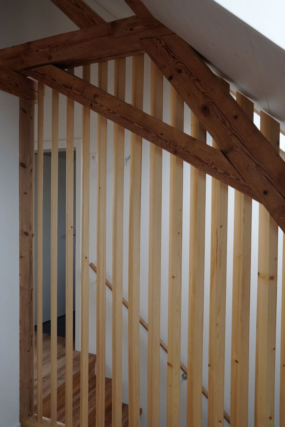 Dachwohnung neu renoviert - Bild 7