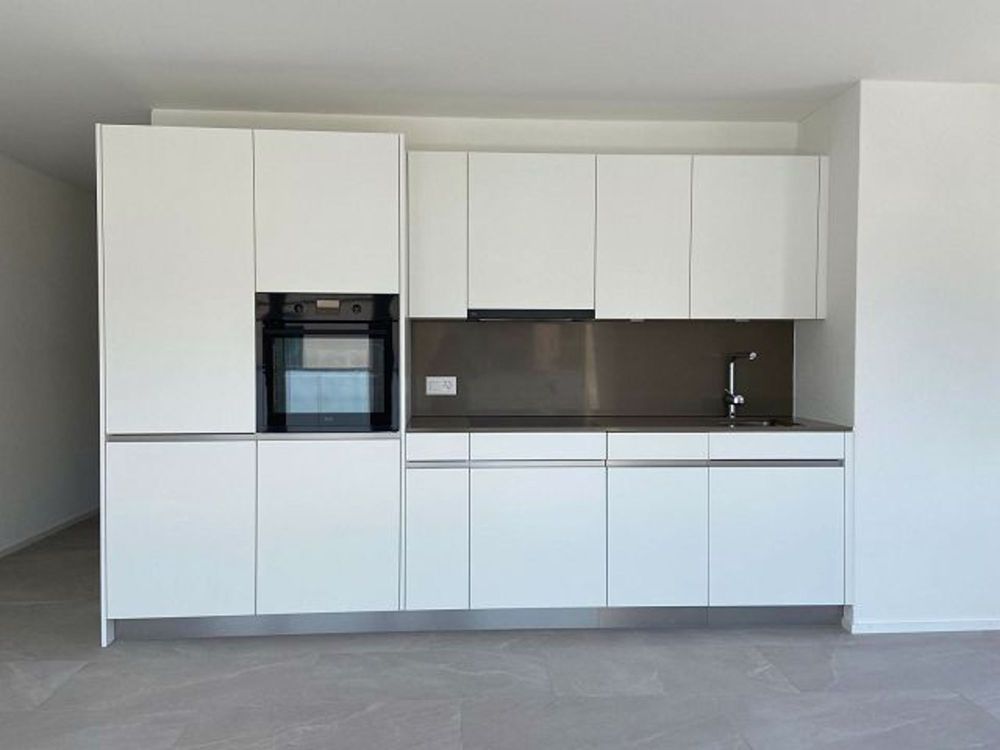 helle und moderne Attikawohnung - Küche