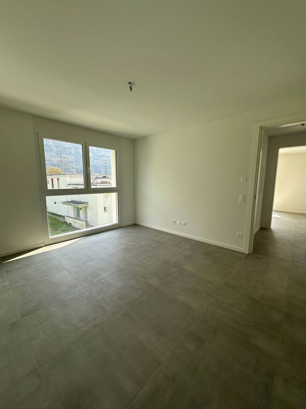 Wohnung 3.5 Zimmer mit Balkon und Blick - Bild 8