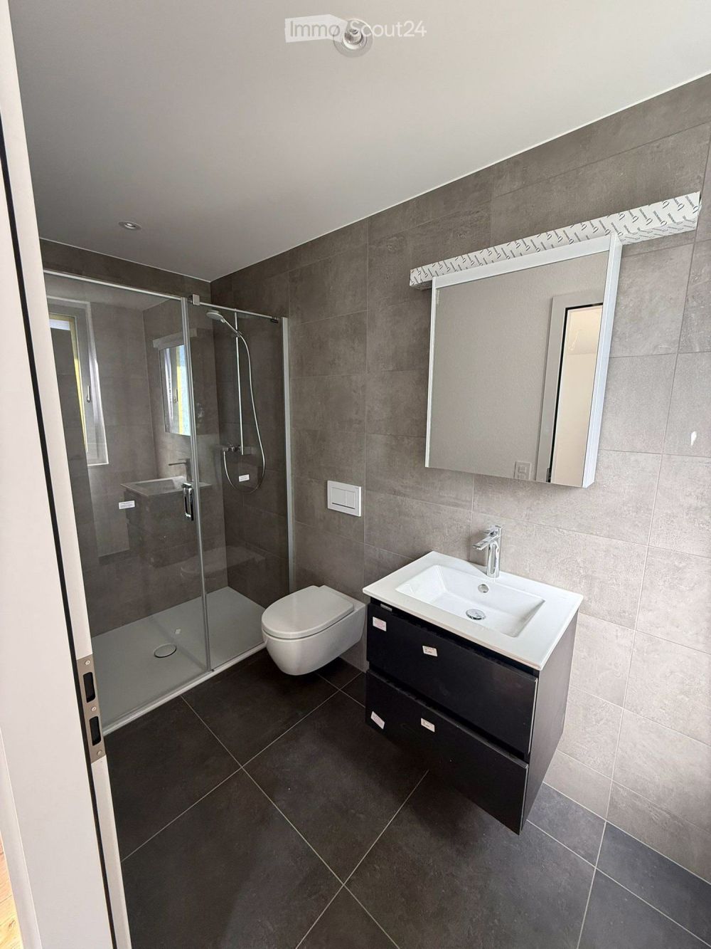 Moderne 4.5-Zimmer-Neubau-Wohnung mit Balkon in Visp - Bild 10