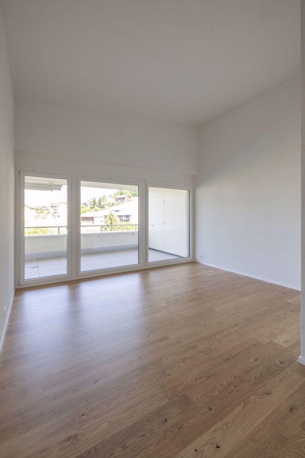 5.5-Zimmer Neubauwohnung - Umgeben von malerischer Berglandschaft - Zimmer 1