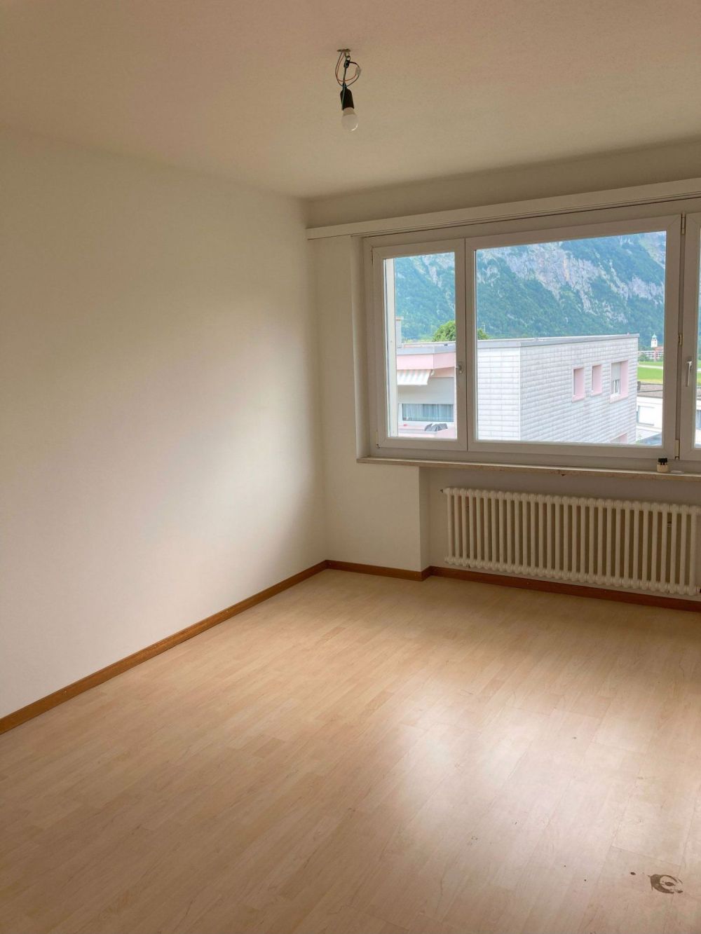 Renovierte Wohnung in Stadtnähe mit toller Aussicht - Bild 10