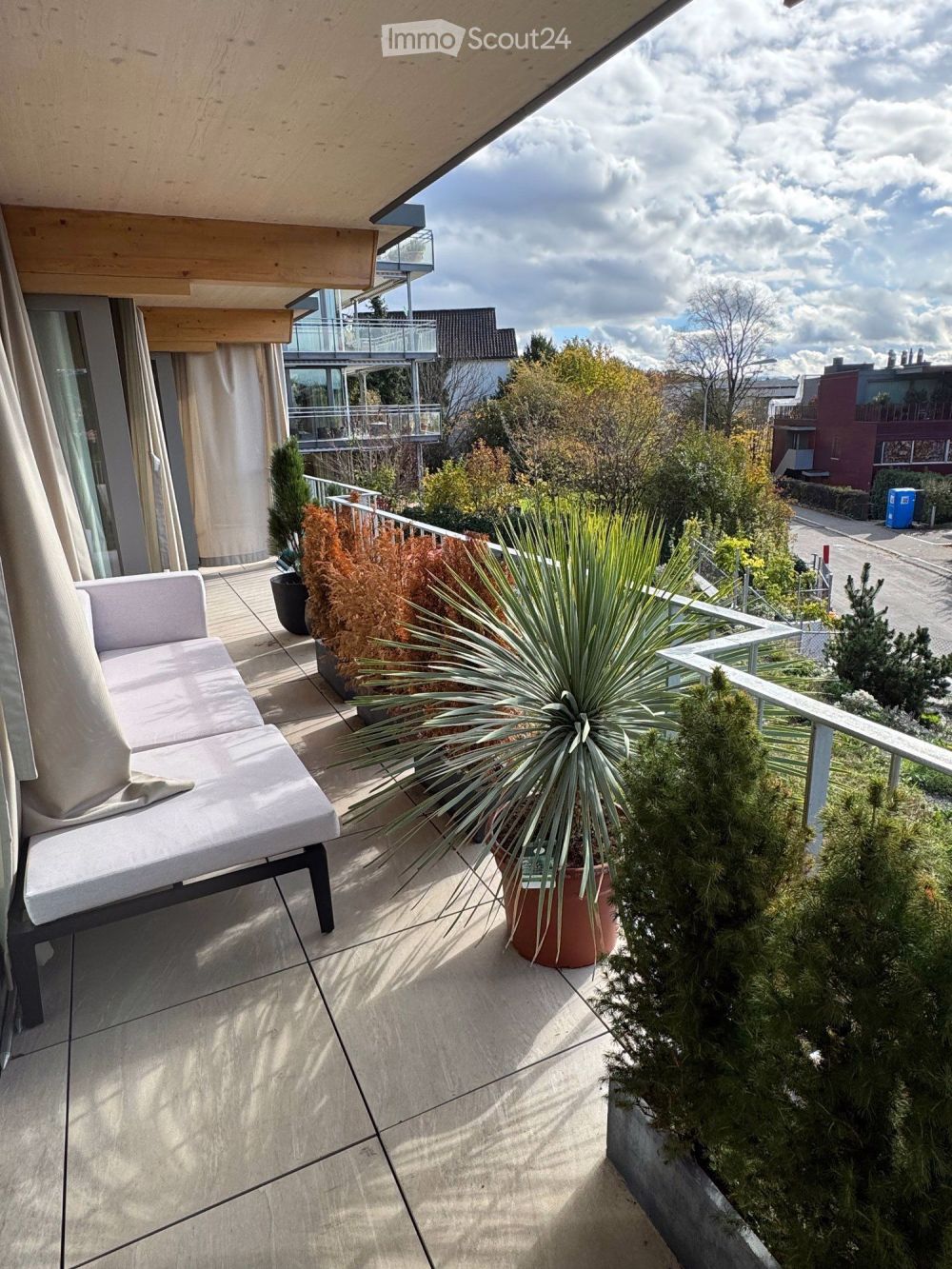 Moderne 4.5-Zimmer-Neubau-Wohnung Aussicht - Bild 2