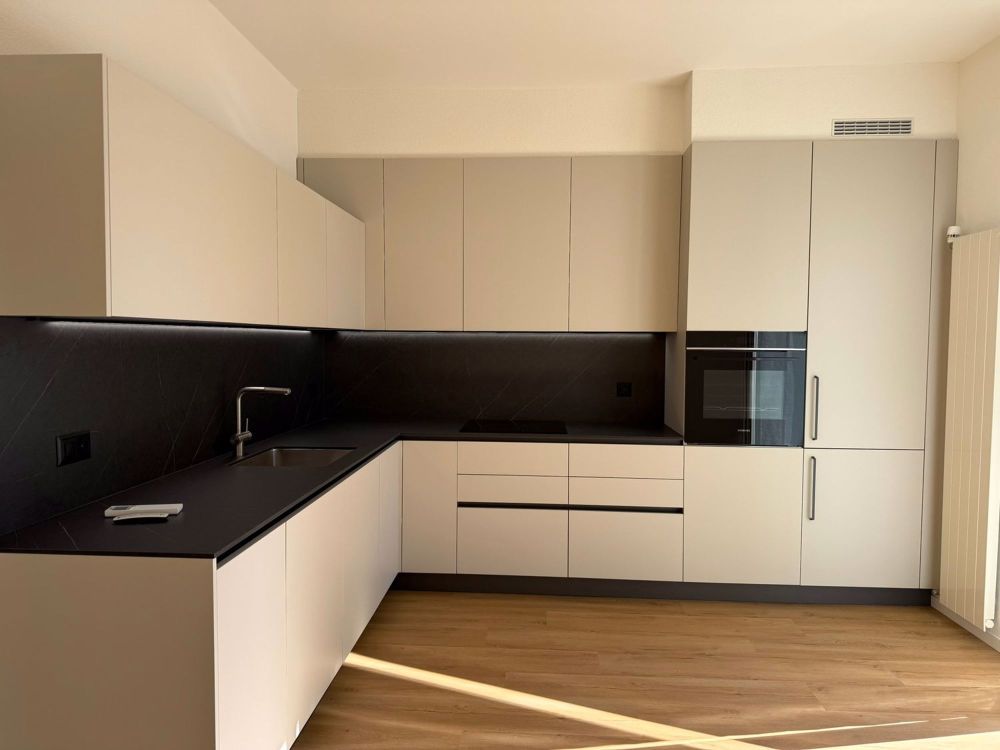 Modernes 4.5-Zimmer-Apartment mit Balkon in Bellinzona - Bild 3