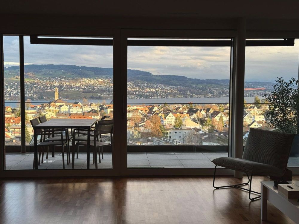 Moderne 2.5-Zimmer-Wohnung zur Miete am Zürichsee - Bild 1