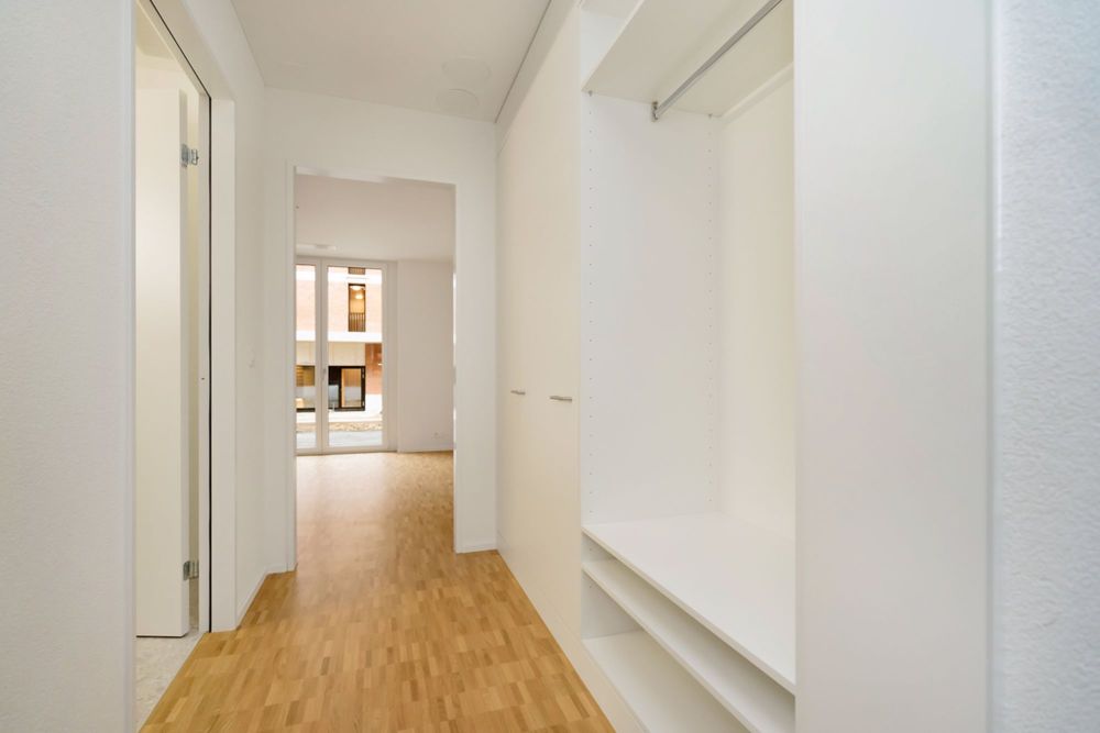 Moderne Wohnung in Bahnhofsnähe - Korridor mit Garderobe