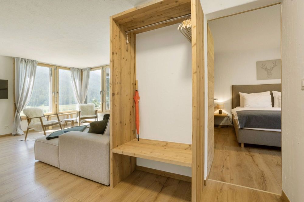 Stillvolle, kernsanierte und ruhige 2.5 Zi-Wohnung mit Panoramasicht - Bild 4