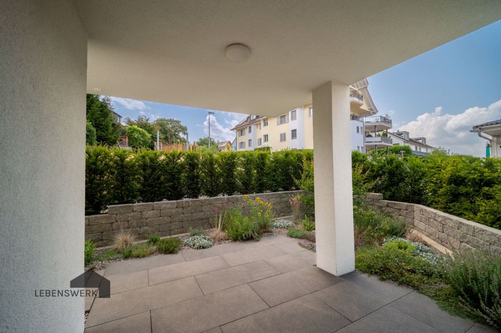 Exklusives Wohnen am Arenenberg Design trifft Lebensqualität - Terrasse mit Garten
