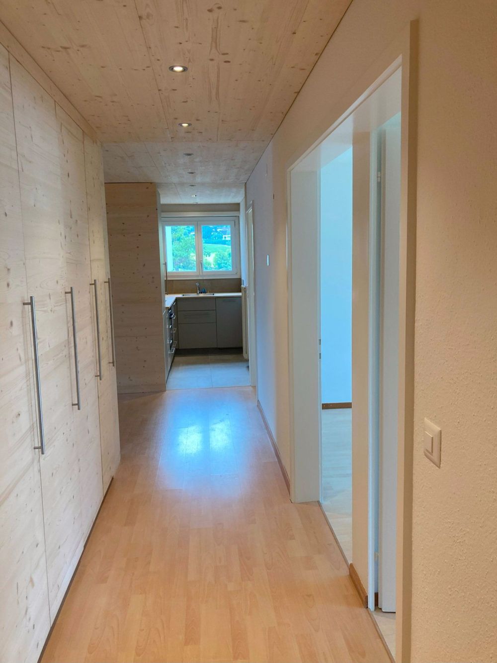Renovierte Wohnung in Stadtnähe mit toller Aussicht - Bild 8
