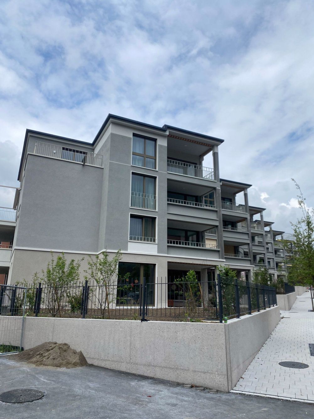 Erstbezug - 2.5-Zimmerwohnung im Herzen von Glarus - Neubau - Bild 2