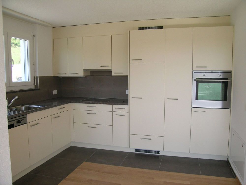 Grosse und helle Wohnung mit Sicht auf den Jura in gepflegter Liegenschaft - Bild 1