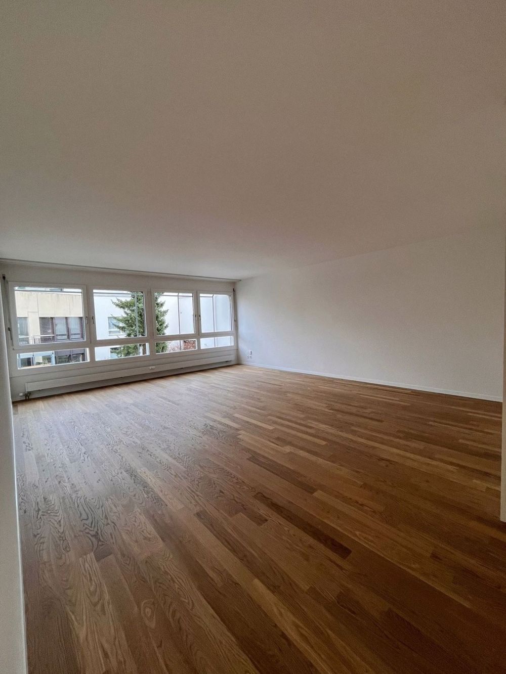 Erstvermietung im Herzen von Lyss - Wohnzimmer