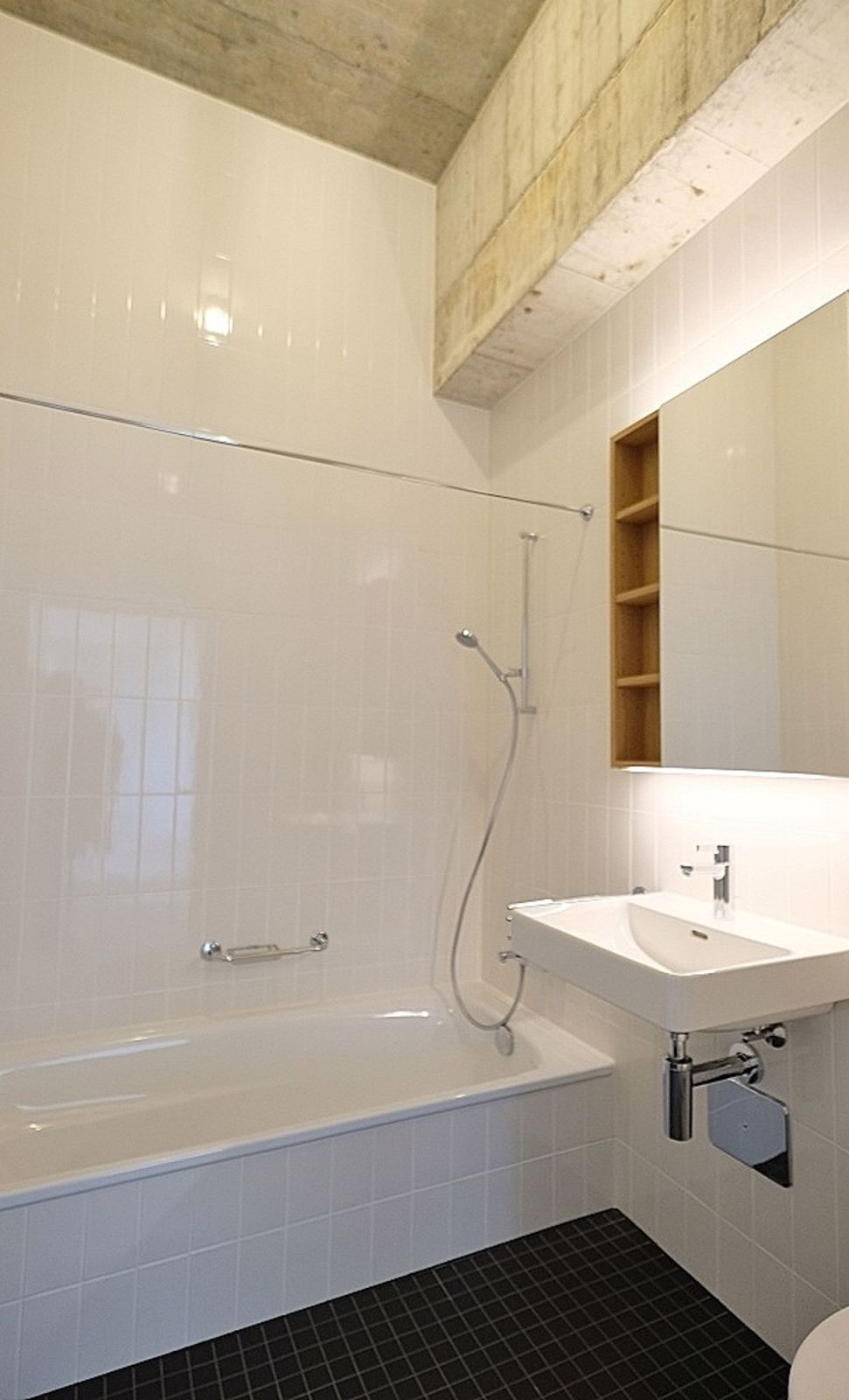 Zentrumsnahe 4.5 Zimmerwohnung an der Kreuzstrasse 7 in Uster - Badezimmer