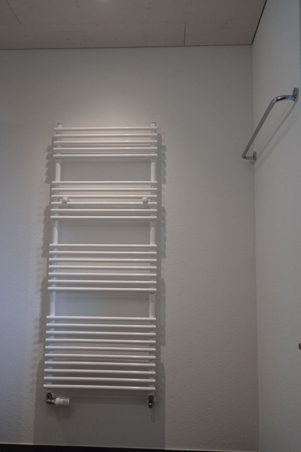 Dachwohnung neu renoviert - Bild 11