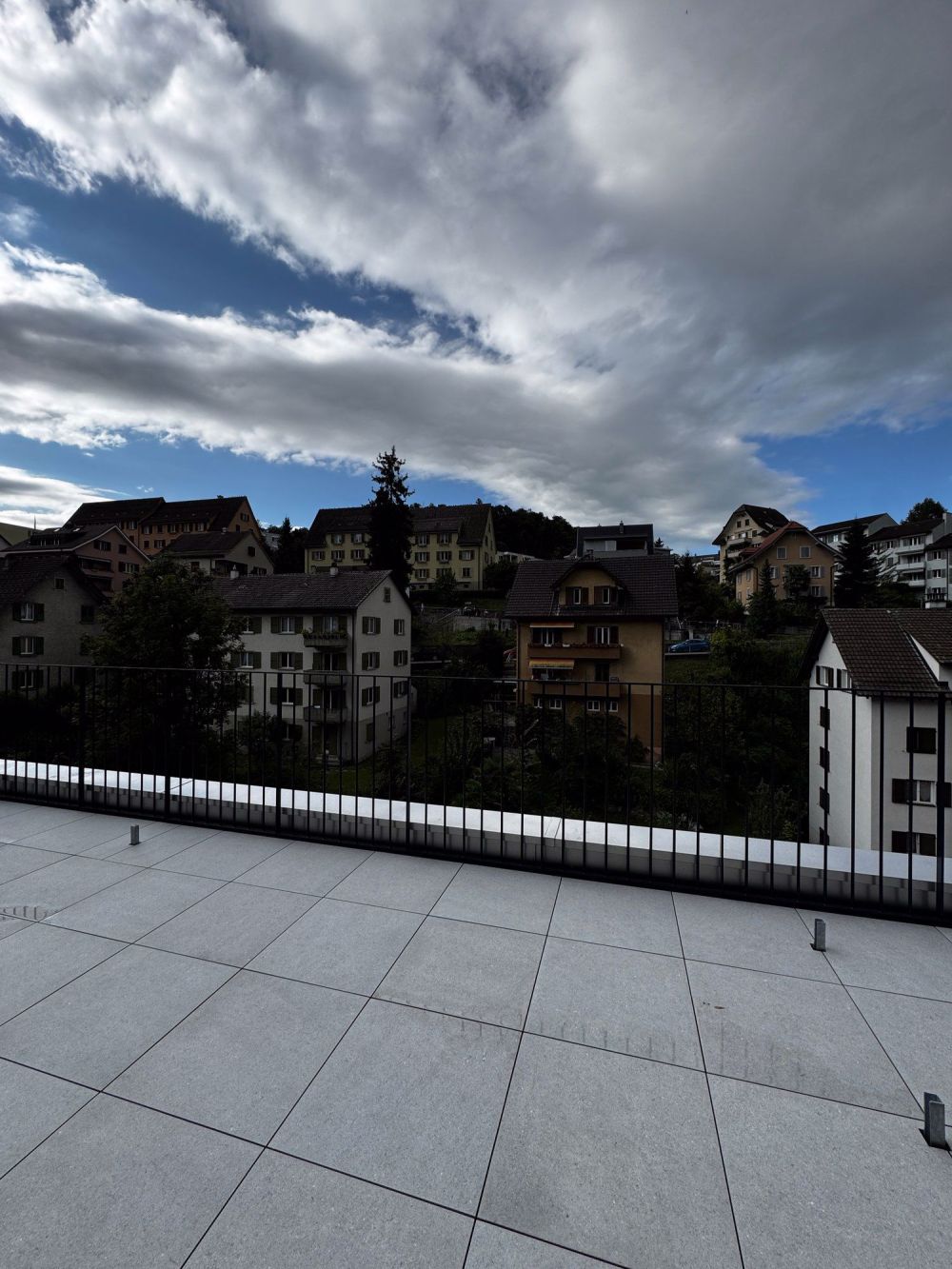 Moderne 2.5-Zimmer-Duplex-Wohnung mit Balkon in Luzern - Bild 3