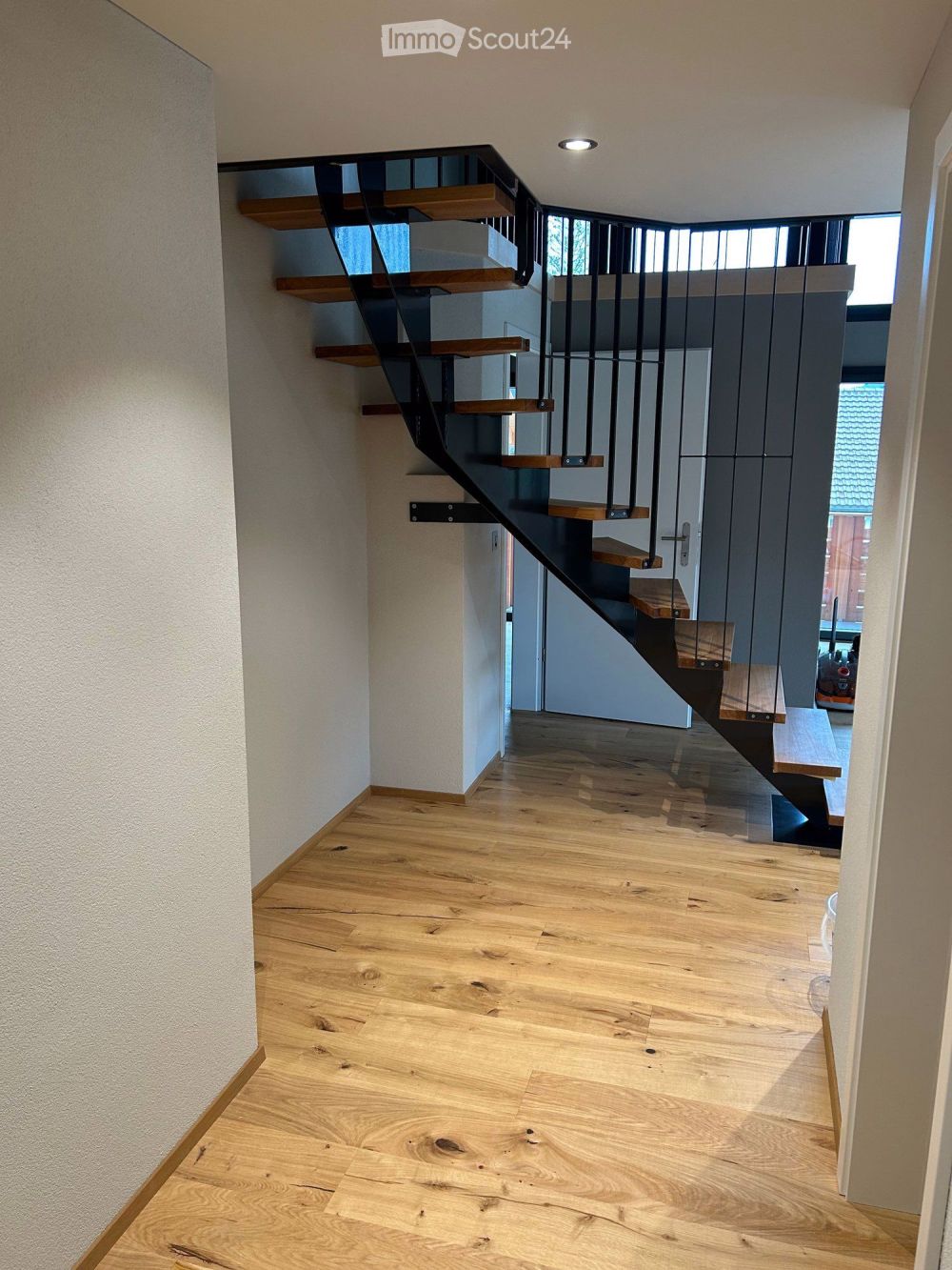 Moderne 4.5-Zimmer-Dachwohnung mit Bergblick in Frutigen - Bild 11