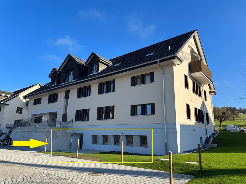 grosse, moderne 2.5-Zimmer-Wohnung mit Lift und eigenem Waschturm - Bild 2