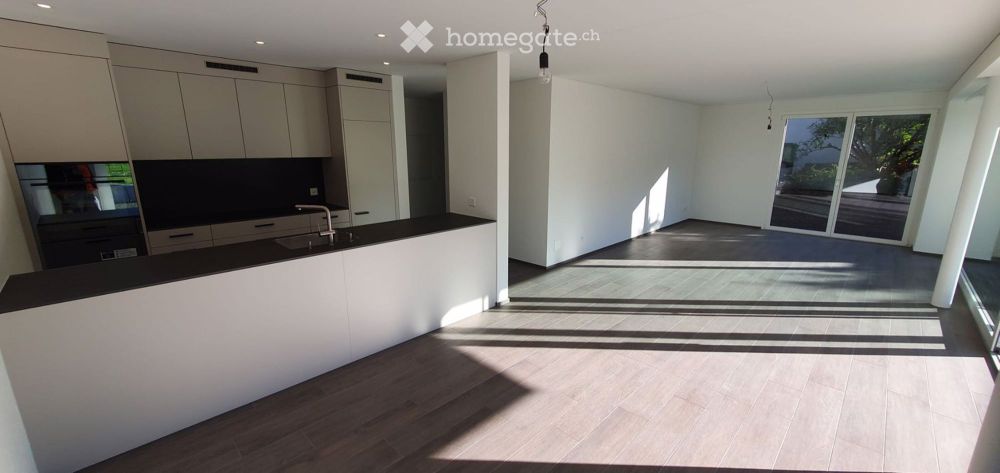 4.5 Zimmer-Parterrewohnung mit grossem Sitzplatz in Galgenen - Bild 2