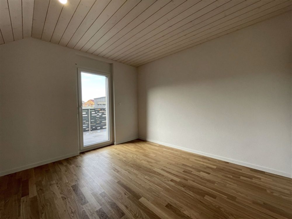 Helle Neubau 3.5-Zimmerwohnung mit Balkon und Hochparterre - Bild 7