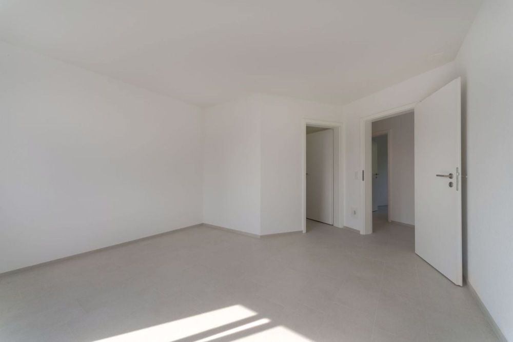 Grosszügige und helle 4-Zimmer-Wohnung zur Miete in Weiningen - Bild 4