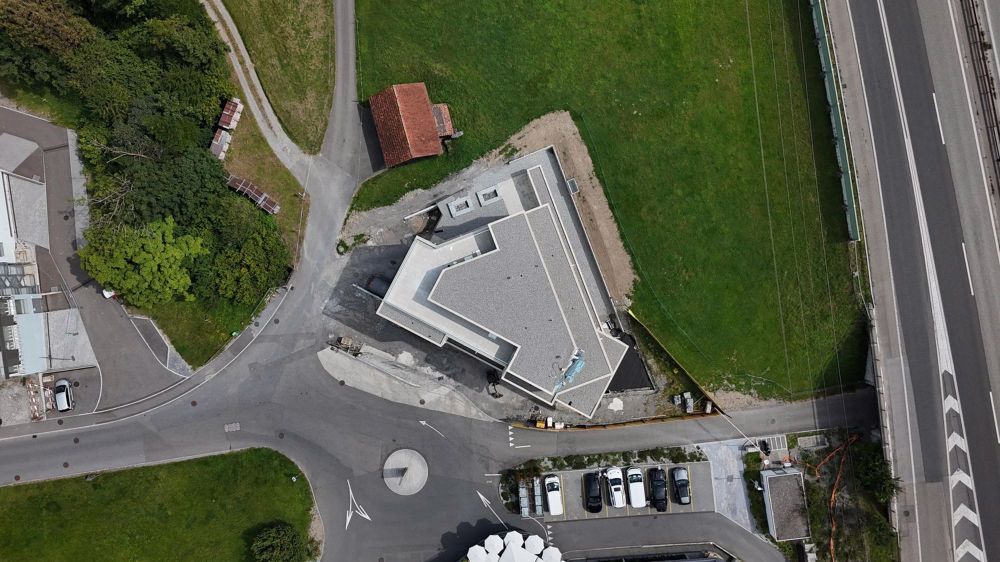 Exklusive Neubau-Maisonette mit grosszügigen Aussenflächen und modernem Wohnkomfort in Pfäffikon - Bild 3