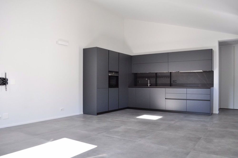 Mendrisio Zentrum: geräumige und raffinierte 2.5-Zimmer-Designwohnung in einer renovierten Villa aus der Gründerzeit - Bild 2
