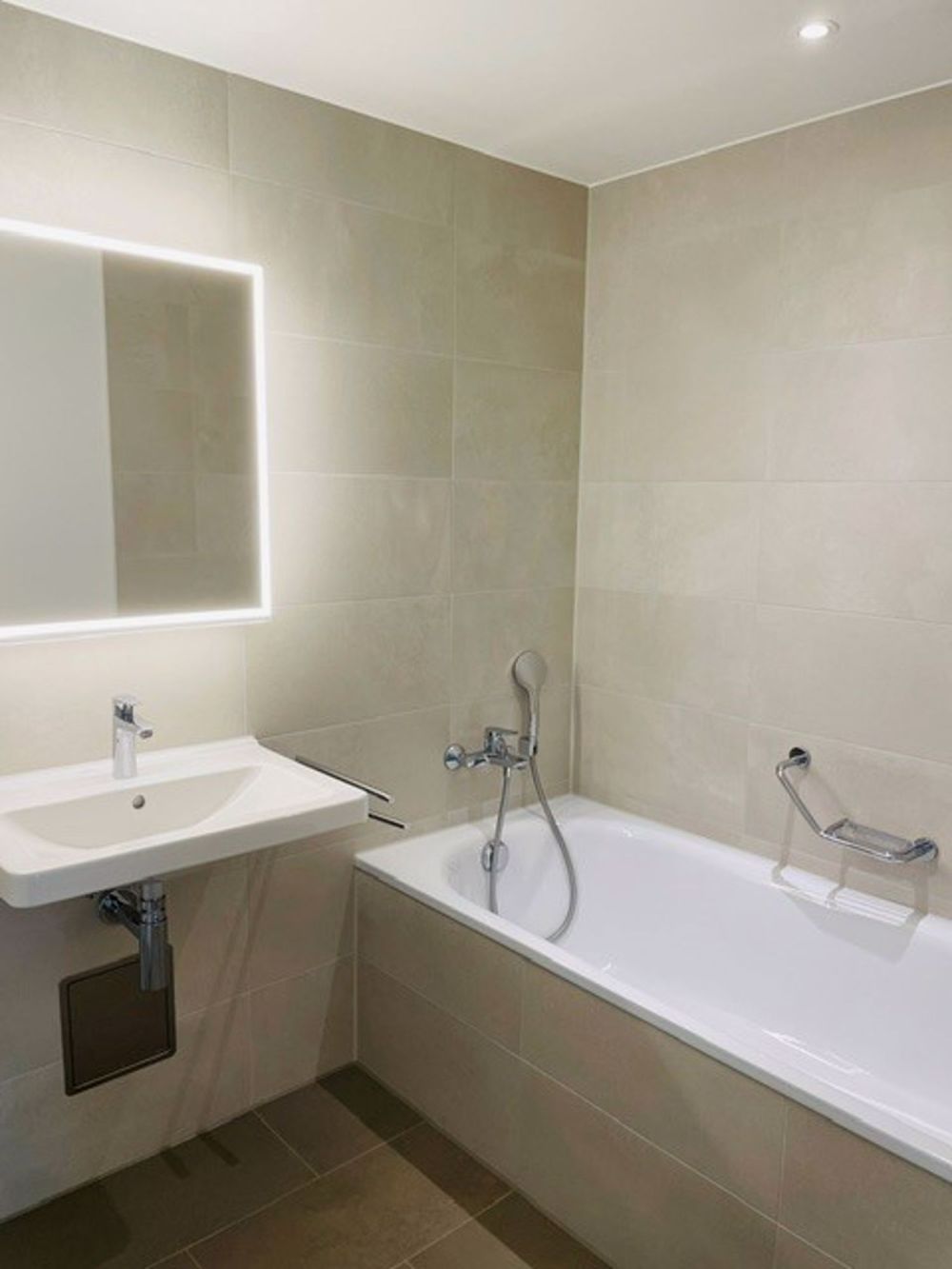 Lebensqualität am Rhein - Badezimmer Badewanne