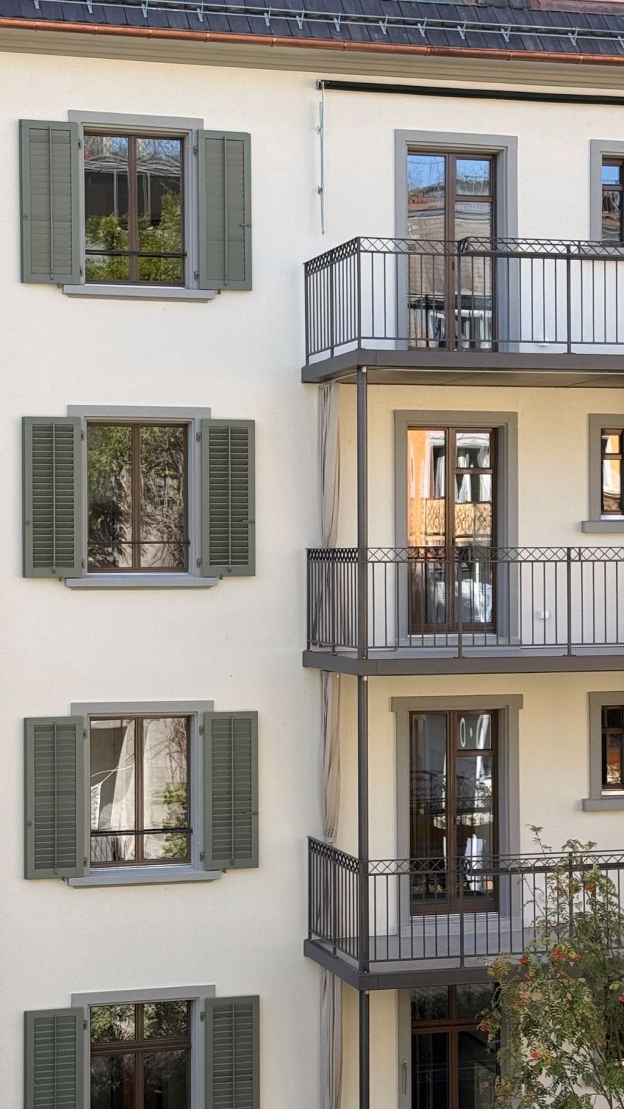 ERSTVERMIETUNG - attraktive 6-Zimmerwohnung im 2. OG mit Balkon - Bild 2