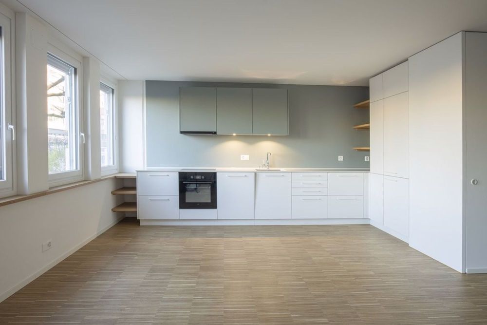 ERSTVERMIETUNG - 3.5-Zi.-Wohnung mit Terrasse und Waschturm - Kueche.jpg