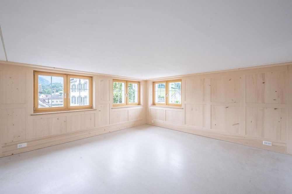 Charmant Wohnen mit besten Anbindungen nach Totalsanierung - Wohnzimmer