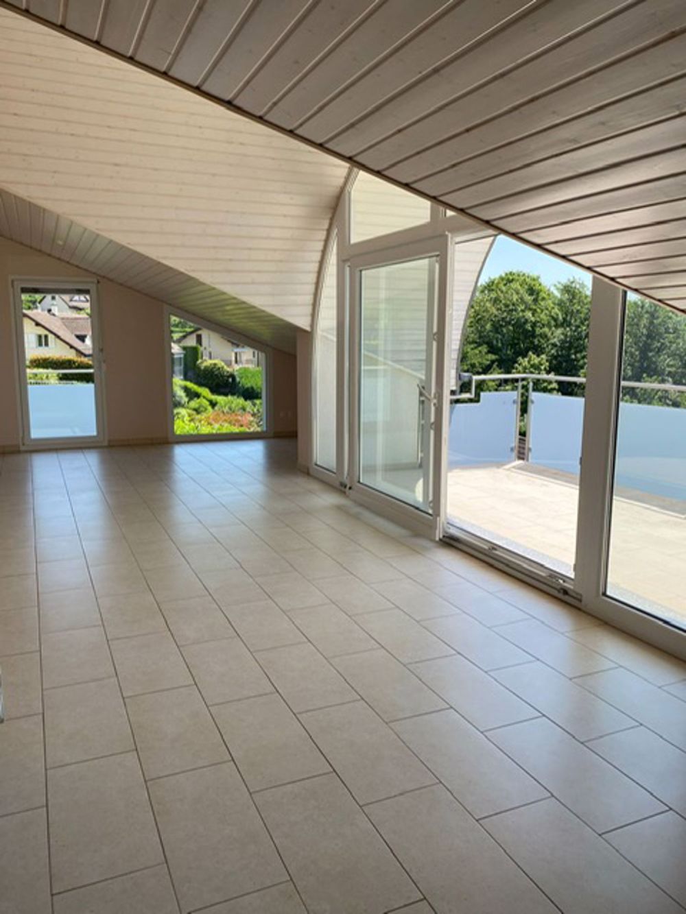 Prachtvolle 4,5-Zimmer-Wohnung mit Panoramablick in Belmont-sur-Lausanne - Bild 4
