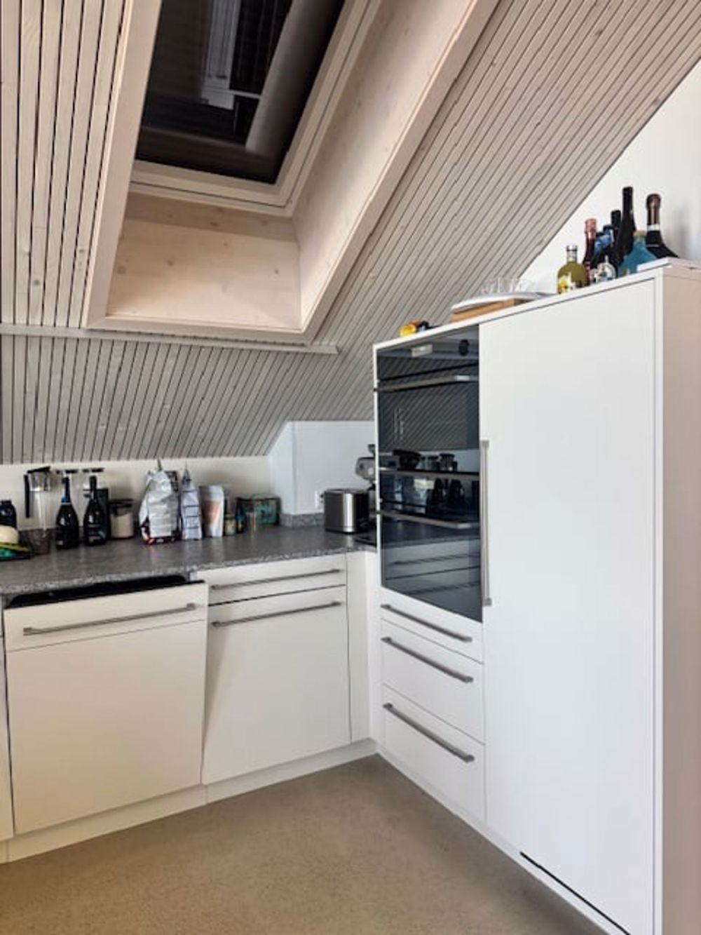 Traumhafte 3.5-Zimmer-Dachwohnung mit Seeblick und und privatem Seezugang in Uerikon - Bild 6