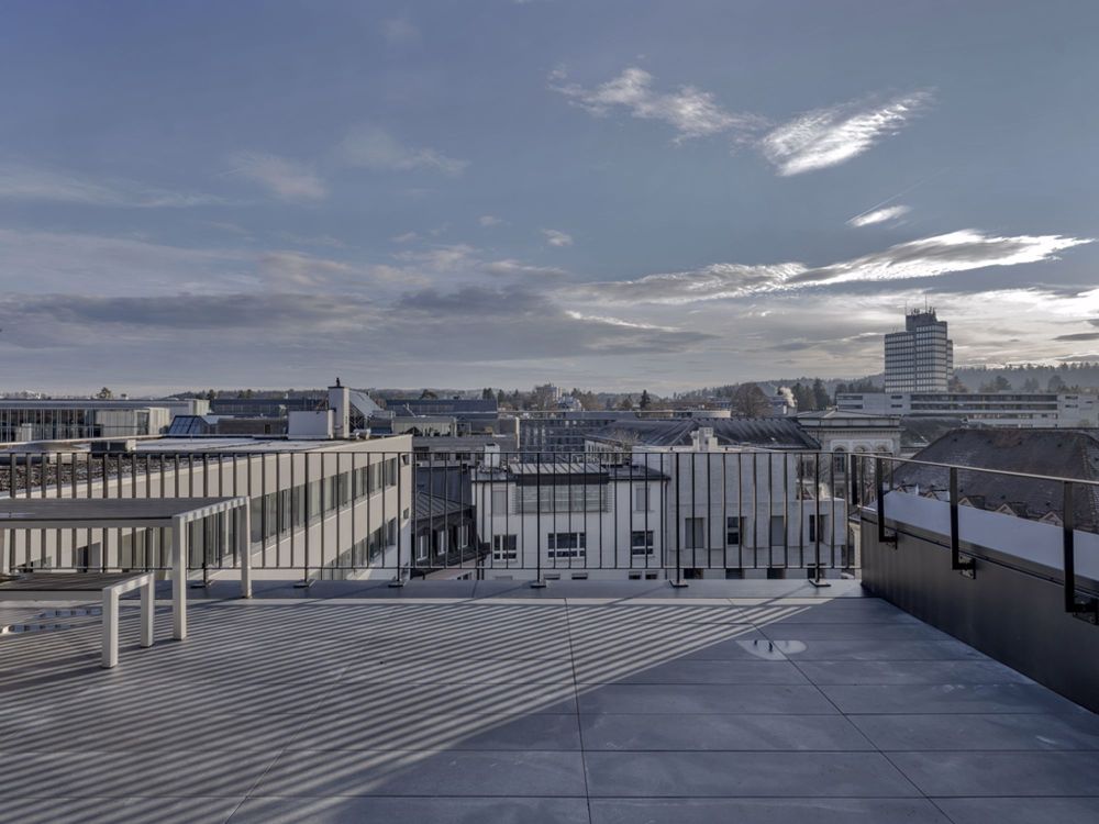 URBANES 1.5-ZIMMER-LOFT MIT AUSBLICK ÜBER AARAUS DÄCHER - Aussicht1_hell.JPG