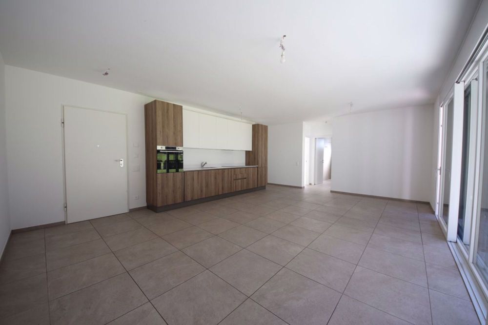 Moderne Wohnung mit überdachter Terrasse, Garten und Garage – Pollegio - Bild 5