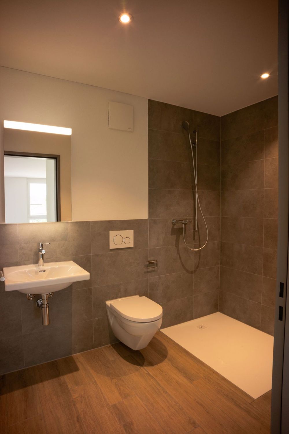 Neubau - Erstbezug in topmoderne, lichtdurchflutete Wohnung - Bild 4