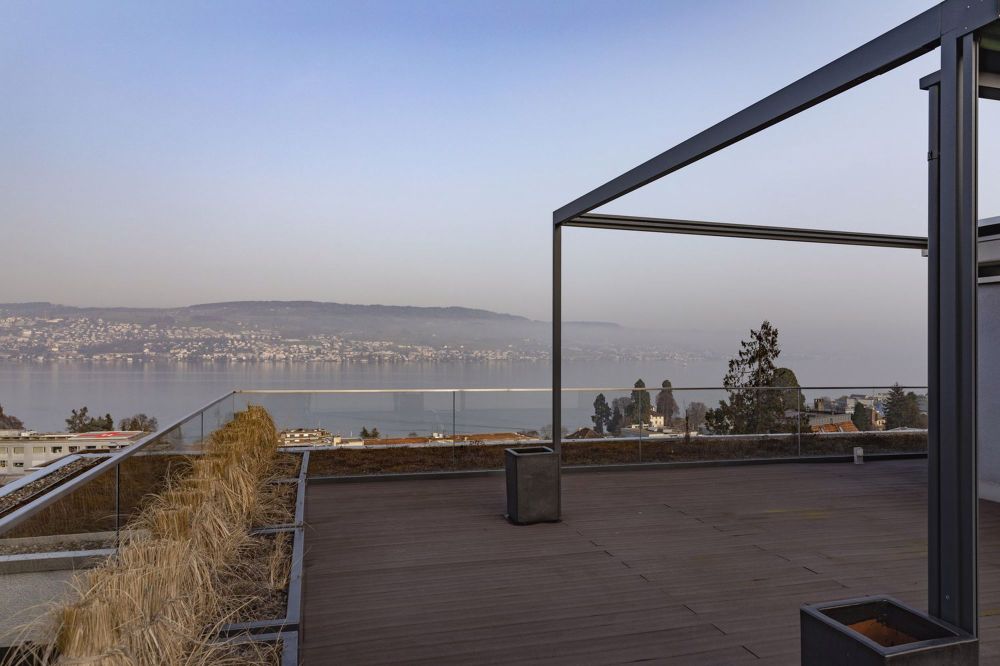 Luxuriöse 5.5-Zimmer-Maisonettewohnung mit Seesicht und Dachterrasse - Bild 1