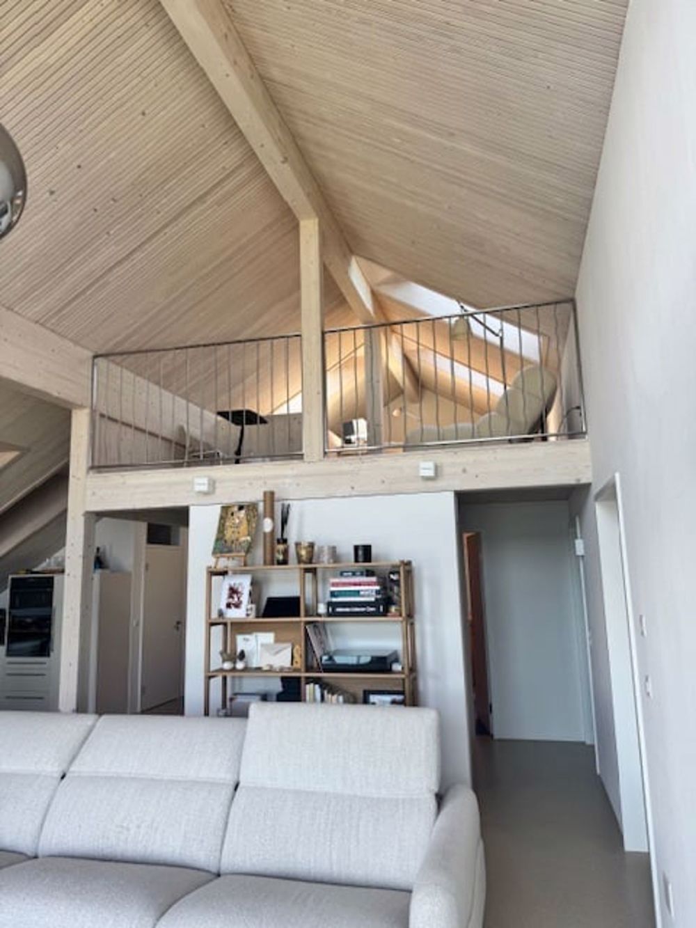 Traumhafte 3.5-Zimmer-Dachwohnung mit Seeblick und und privatem Seezugang in Uerikon - Bild 9