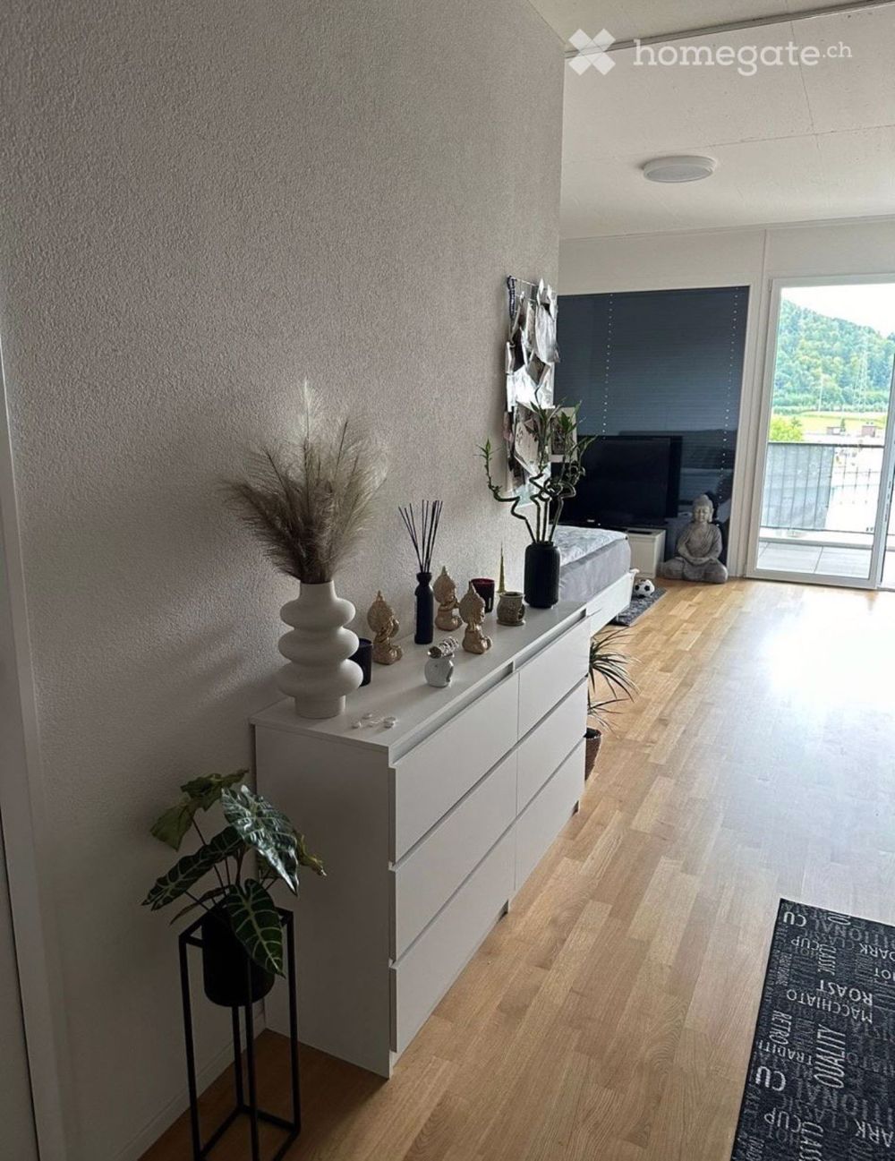Moderne 2.5-Zimmer-Wohnung mit Balkon in Suhr - Bild 4