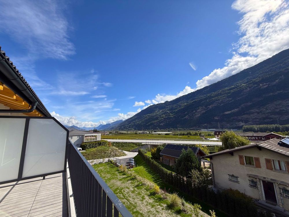 C21- Charmantes 2,5-Zimmer-Wohnung unter dem Dach in St-Pierre-de-Clages - Bild 1