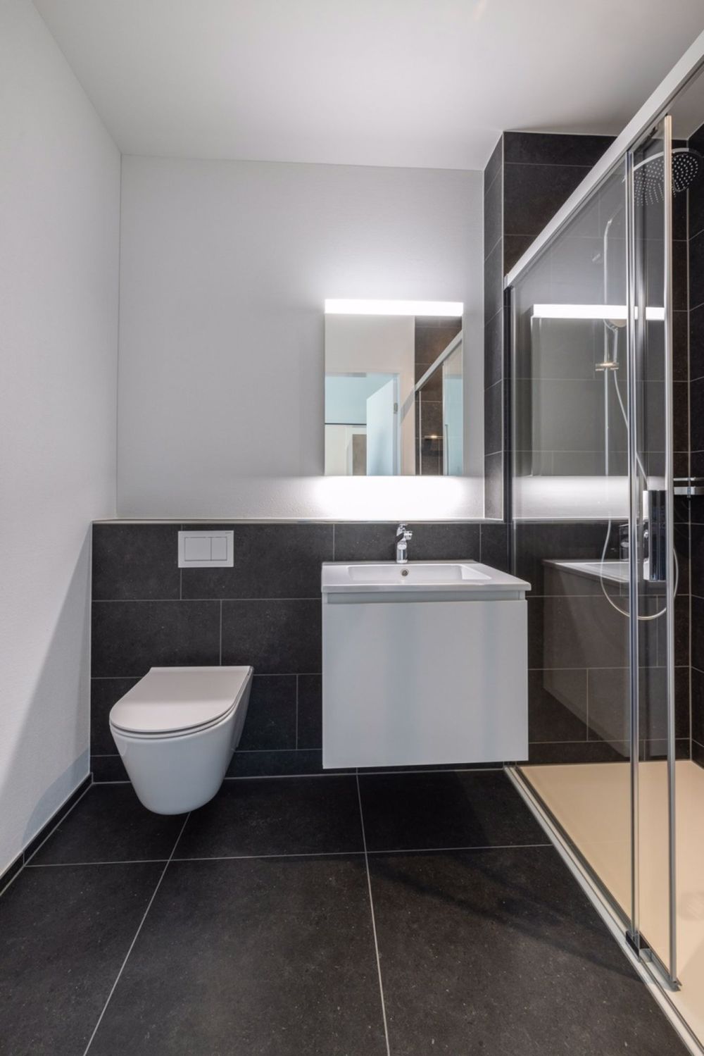 5.5-Zimmer Neubauwohnung - Umgeben von malerischer Berglandschaft - Dusche/WC