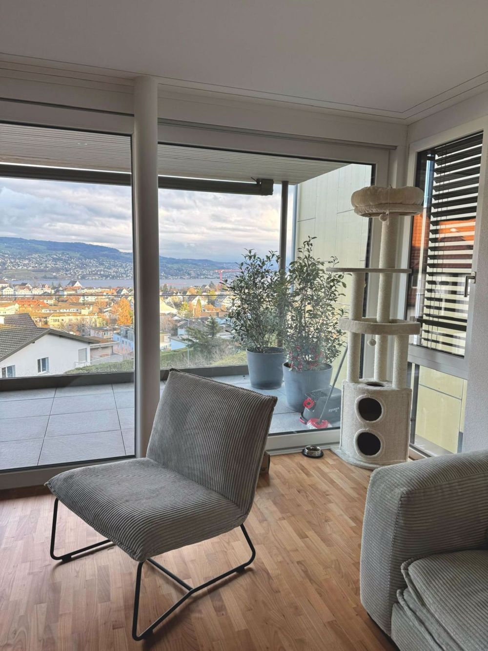 Moderne 2.5-Zimmer-Wohnung zur Miete am Zürichsee - Bild 4
